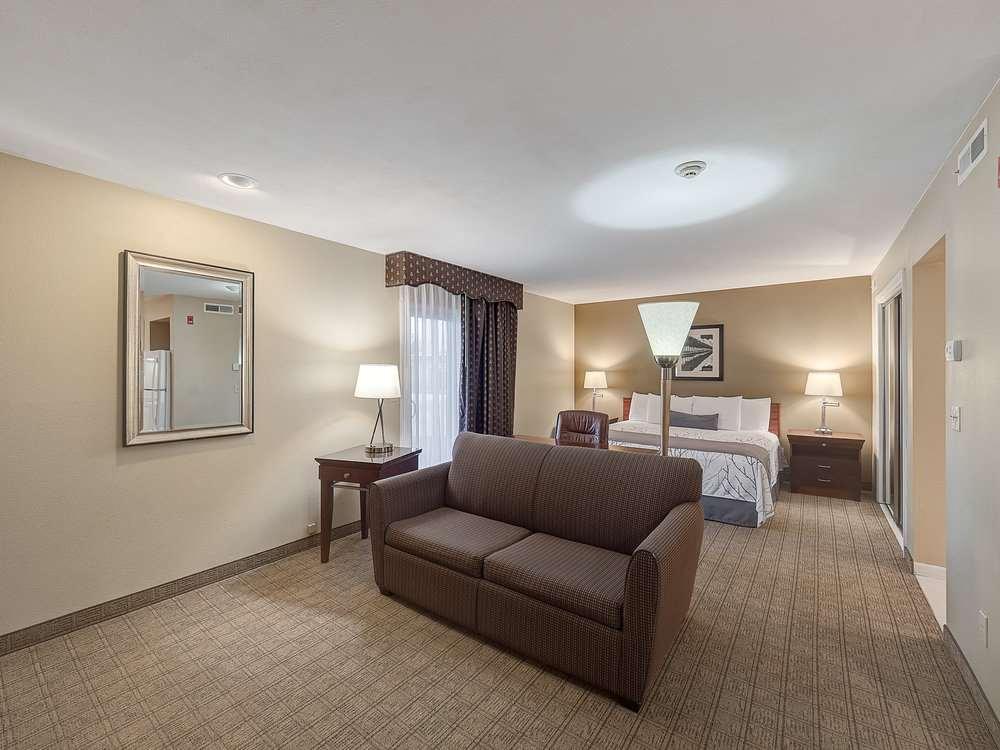 Eastland Suites Hotel & Confer Urbana Room photo